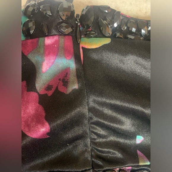 NWT City Chic Pleated Halter Dress. Black Floral Size 20 - Picture 5 of 9